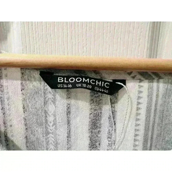 Bloomchic Gray And White Contrast Striped Patchwork Ruffle Sleeve Top Size 14-16 - Picture 4 of 6